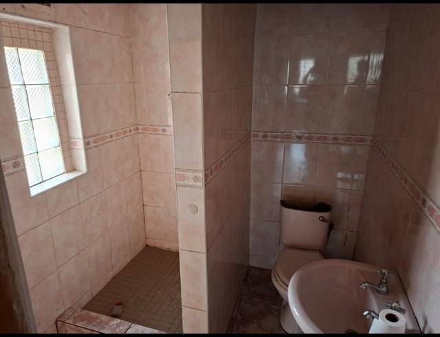 3 BEDROOM HOUSE FOR SALE IN ORLANDO WEST